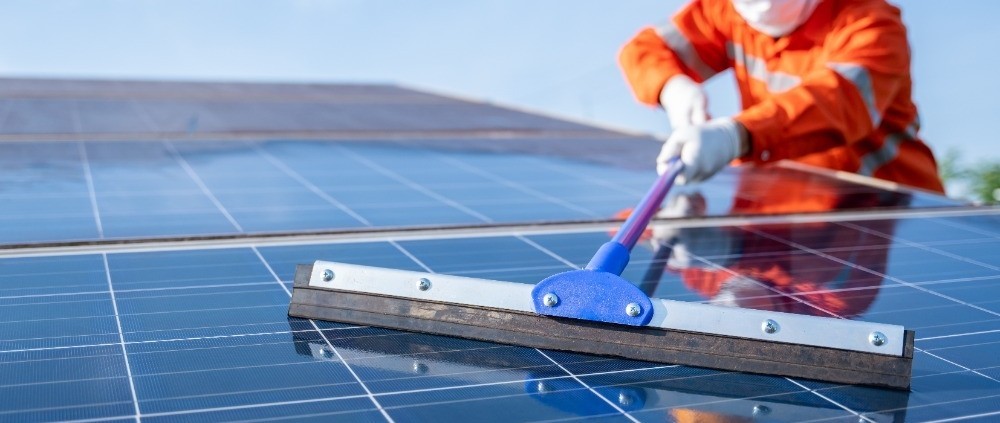 zonnepanelen schoonmaken door experts