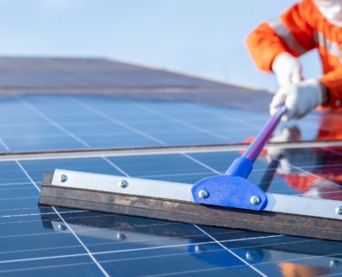 zonnepanelen schoonmaken door experts